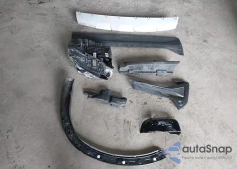 2025 Volvo Xc40 B5 Plus Dark Theme z USA, uszkodzony, nr VIN YV4L12UC7S2534997